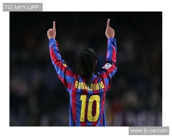 足球明星背影投掷足球瞬间展现力量与优雅的完美结合